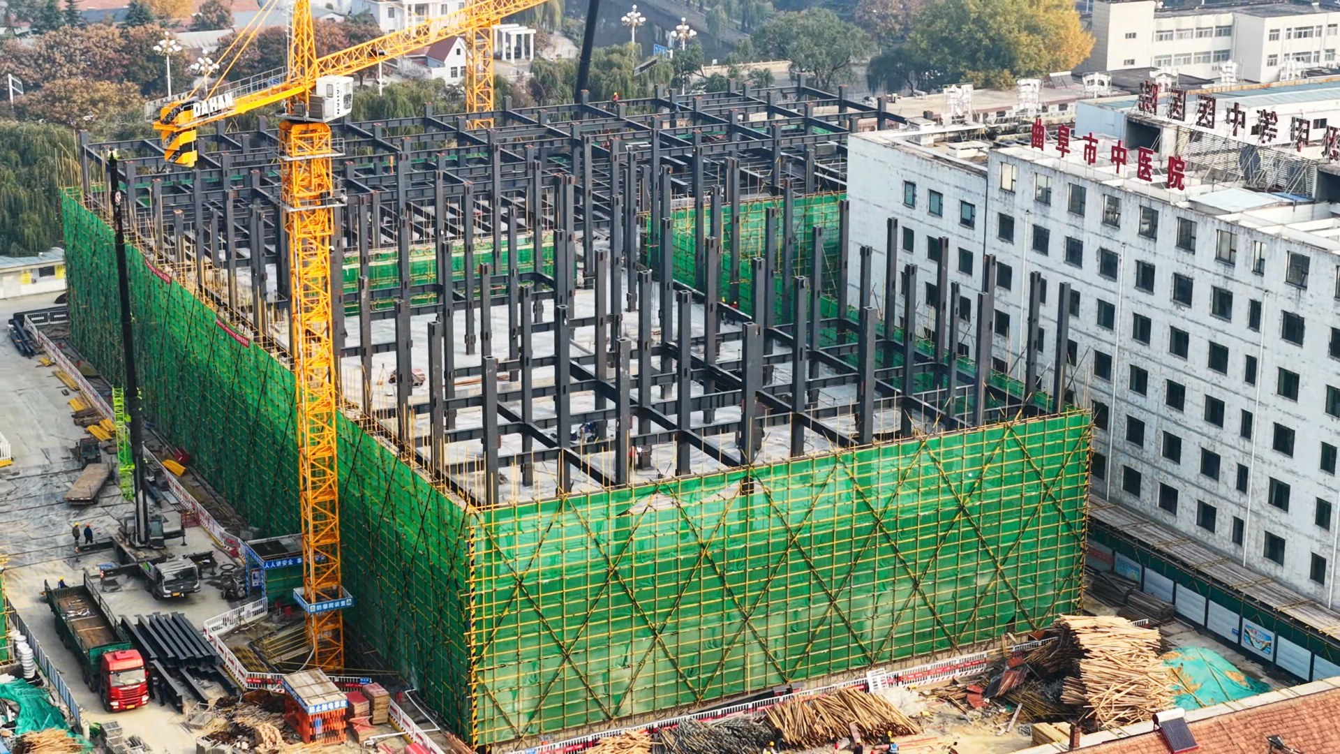 曲阜市中医院门诊病房综合楼(加建)钢结构 曲阜市中医院门诊病房综合楼(加建)钢结构
